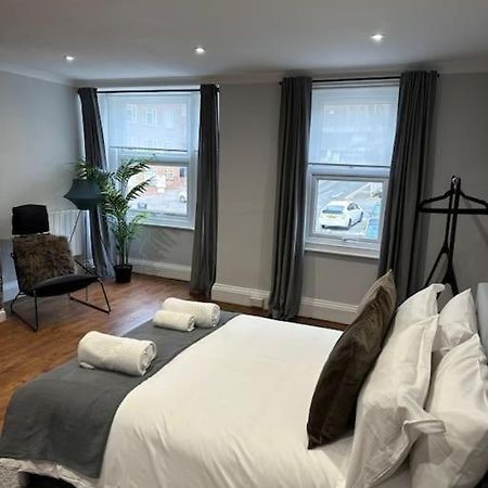 High Wycombe Centre- 2 Bed Flat Apartman Kültér fotó