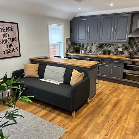 High Wycombe Centre- 2 Bed Flat Apartman Kültér fotó