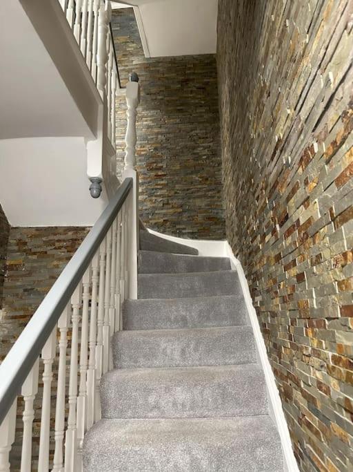 High Wycombe Centre- 2 Bed Flat Apartman Kültér fotó
