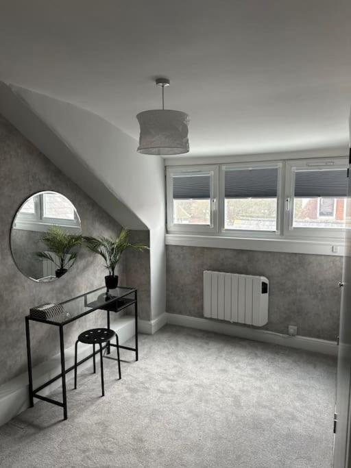 High Wycombe Centre- 2 Bed Flat Apartman Kültér fotó