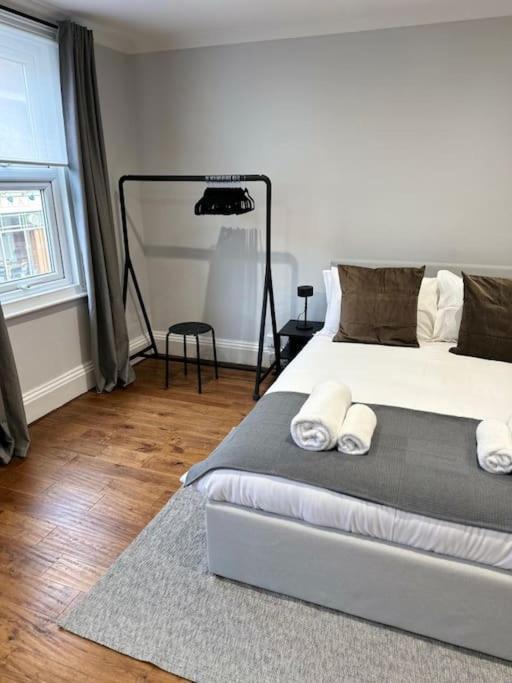 High Wycombe Centre- 2 Bed Flat Apartman Kültér fotó