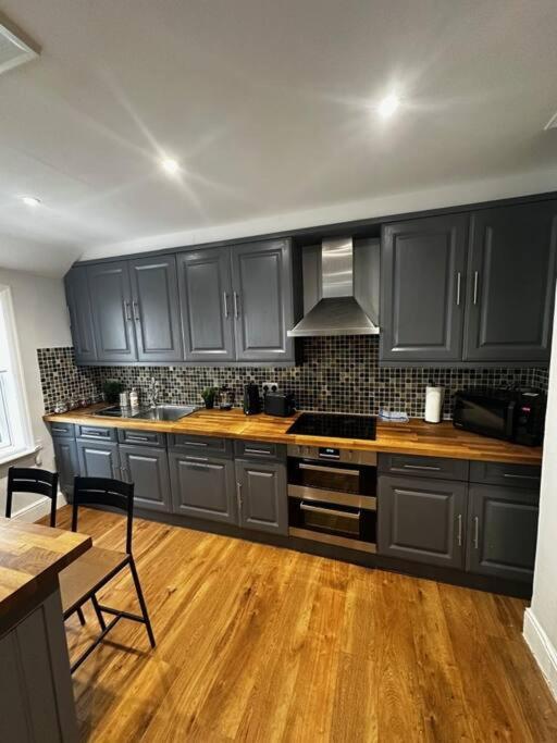 High Wycombe Centre- 2 Bed Flat Apartman Kültér fotó