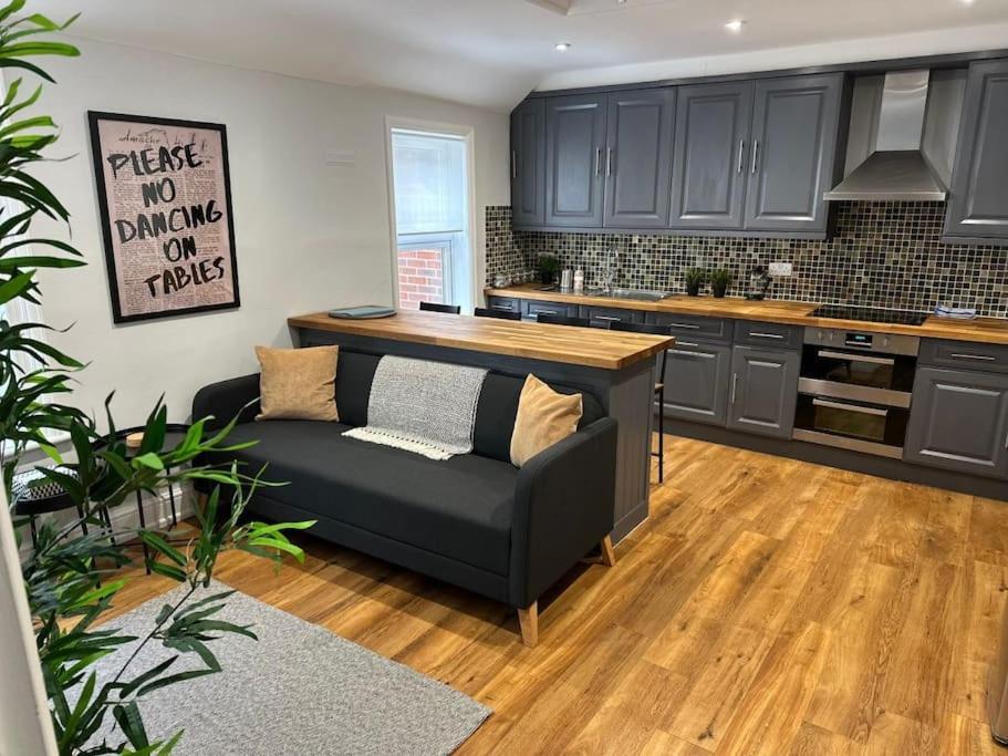 High Wycombe Centre- 2 Bed Flat Apartman Kültér fotó